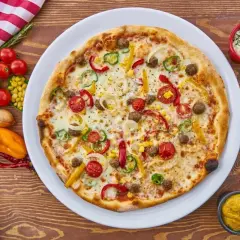 Czym posmarować spód pizzy, aby uzyskać wyjątkowy smak?