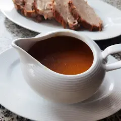 Jak zrobić sos z tłuszczu po upieczeniu, aby nie zmarnować smaku