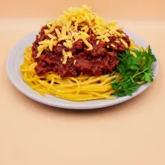 Jak zrobić spaghetti z mięsem mielonym i sosem w prosty sposób