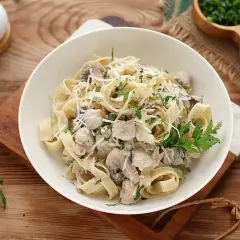 Przepis na spaghetti z kurczakiem w sosie śmietanowym, który zachwyci