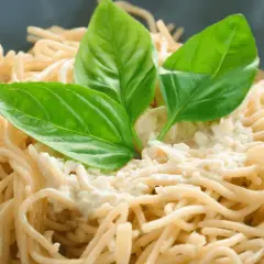 Jak zrobić sos z jogurtu naturalnego do makaronu w 5 prostych krokach