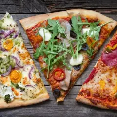Z czym pizza? Odkryj najlepsze dodatki, które zachwycą smak