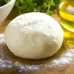 Ile piec pizzę na cieście drożdżowym, aby uniknąć zakalca?