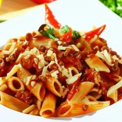 Spaghetti z płatkami chili - szybki przepis na pikantne danie