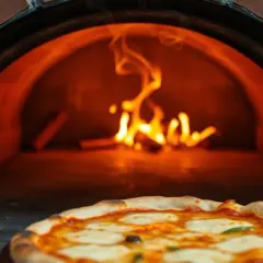 Jak piec pizzę w piekarniku, aby zawsze była idealna i chrupiąca