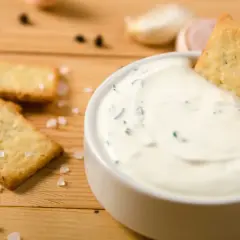 Jakie przyprawy do sosu czosnkowego, aby uzyskać wyjątkowy smak?