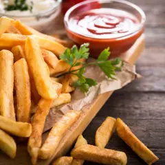 Jakie odmiany ziemniaków na frytki zapewnią idealną chrupkość?