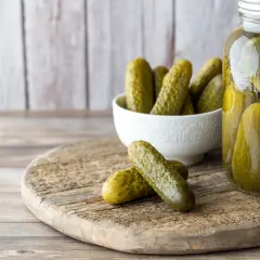 Jakie przyprawy do kiszenia ogórków sprawią, że będą idealne?