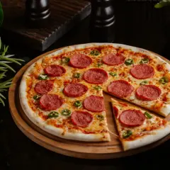 Z czym można zrobić pizzę? Odkryj nietypowe i pyszne dodatki