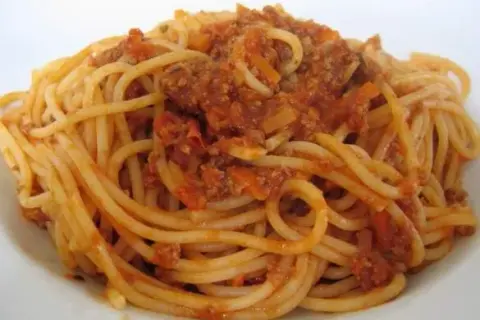 Szybki sos do spaghetti z passaty, który zachwyci każdego miłośnika makaronu