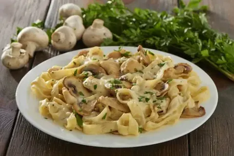 Proste spaghetti z piekarnika bez gotowania – szybki przepis na obiad