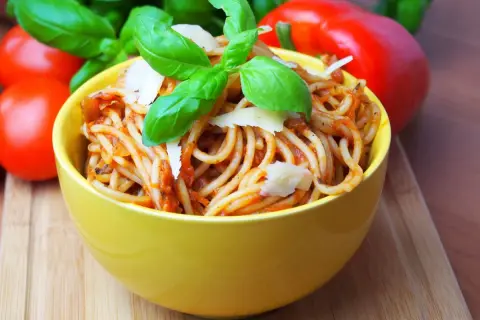 Szybkie spaghetti bez mięsa – łatwy przepis na pyszne danie w 15 minut