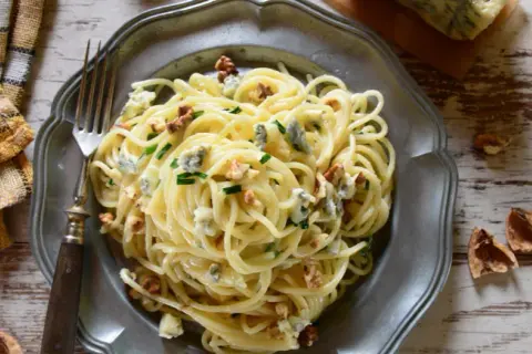 Pyszne spaghetti gorgonzola - łatwy przepis na wyjątkowy smak