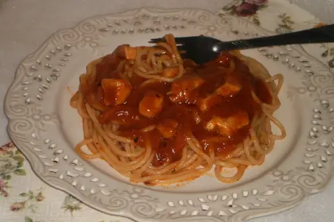 Pyszne spaghetti z filetem z kurczaka - proste przepisy na obiad