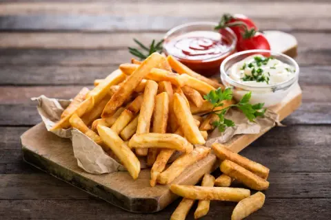 Szybkie i pyszne dodatki do frytek na szybko, które zachwycą smakoszy