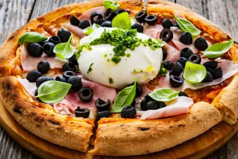 Co na pizzę domową? Odkryj najlepsze składniki i przepisy