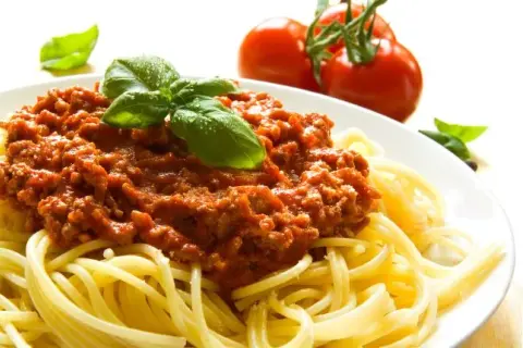 Spaghetti dla niemowlaka: kiedy wprowadzić i jak przygotować bezpiecznie