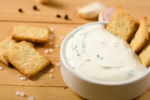 Jakie przyprawy do sosu czosnkowego, aby uzyskać wyjątkowy smak?