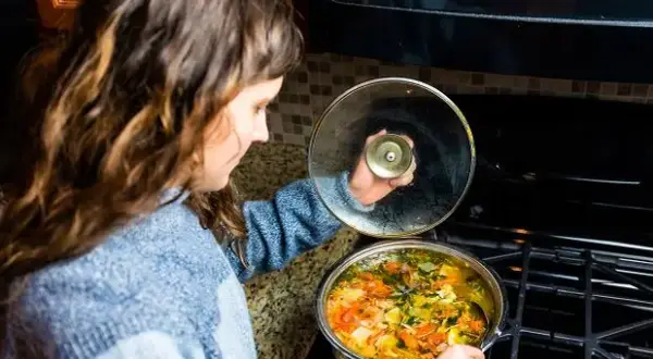 Jak uratować zupę z zważoną śmietaną i uniknąć jej zepsucia