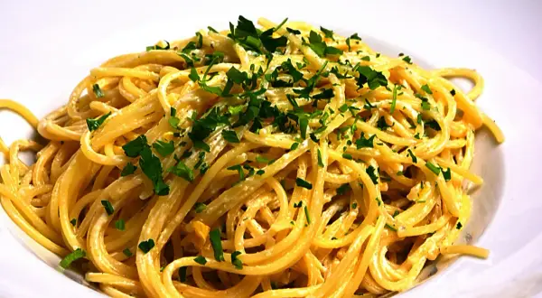Pyszne spaghetti z porem: łatwe przepisy, które zaskoczą Twoje kubki smakowe