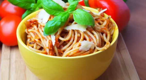 Szybkie spaghetti bez mięsa – łatwy przepis na pyszne danie w 15 minut