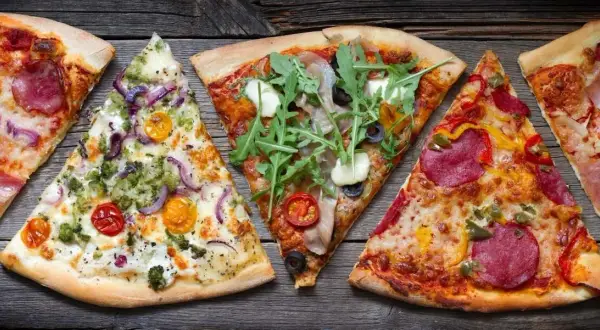 Z czym pizza? Odkryj najlepsze dodatki, które zachwycą smak