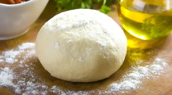 Ile piec pizzę na cieście drożdżowym, aby uniknąć zakalca?