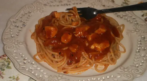 Pyszne spaghetti z filetem z kurczaka - proste przepisy na obiad