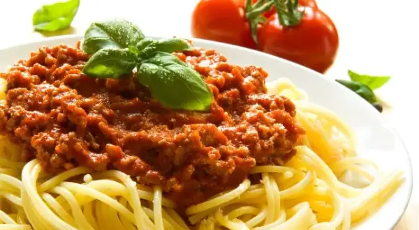 Spaghetti dla niemowlaka: kiedy wprowadzić i jak przygotować bezpiecznie
