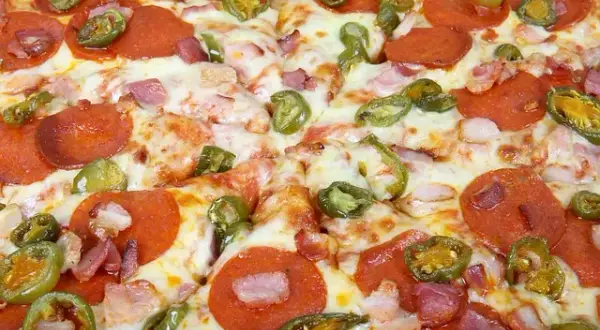 Ile waży pizza 32 cm? Zaskakujące różnice w wadze i składzie