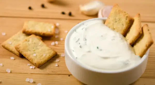 Jakie przyprawy do sosu czosnkowego, aby uzyskać wyjątkowy smak?