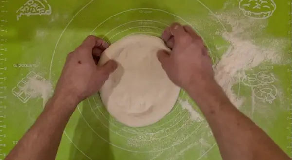 Jak uformować pizzę - proste techniki, które ułatwią ci pracę