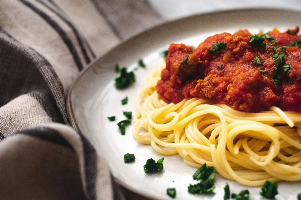 Spaghetti po polsku: Odkryj smaki, które zaskoczą Twoje podniebienie
