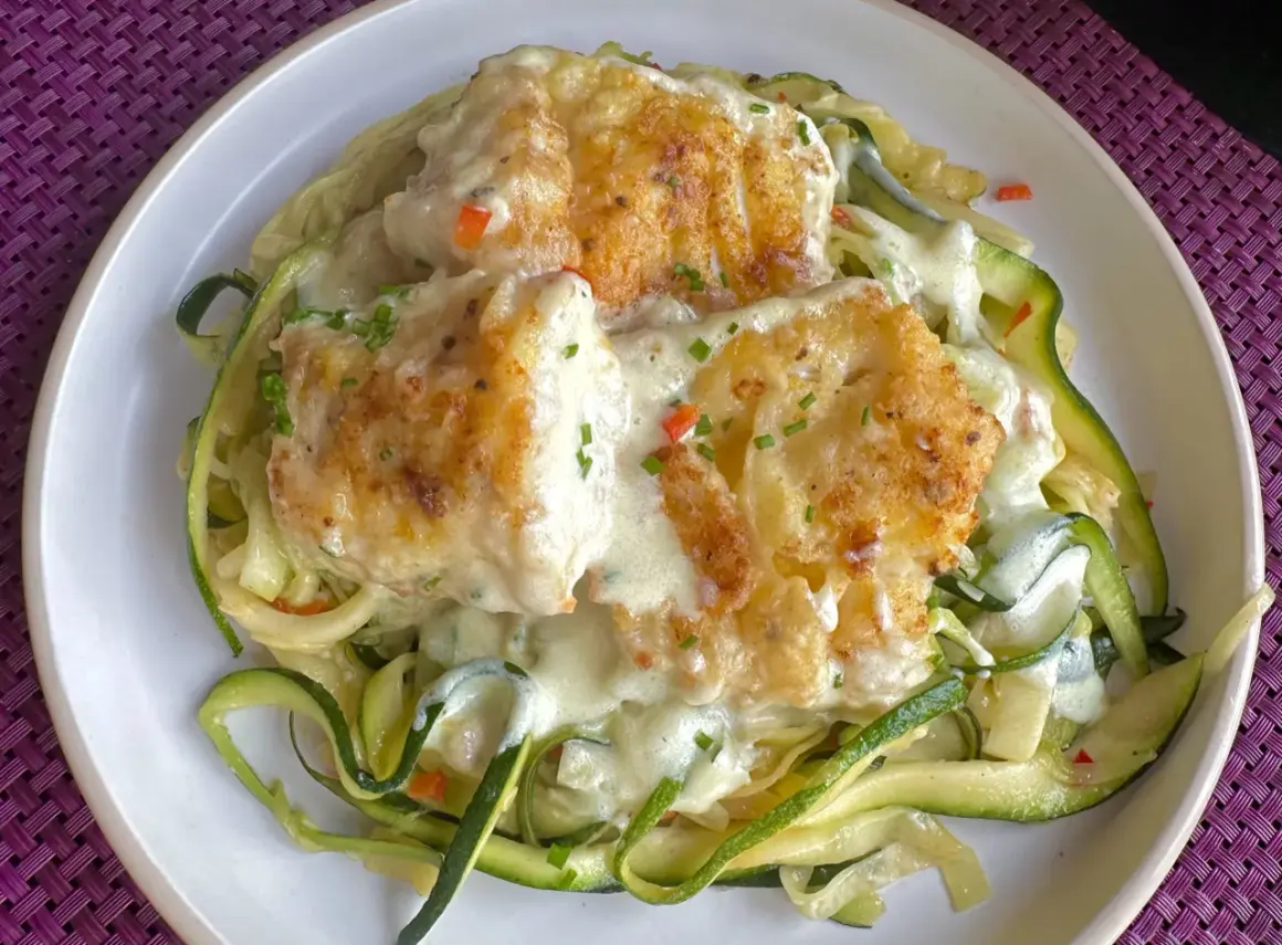 Dorsz na spaghetti z cukinii – pyszny przepis, który zachwyci każdego