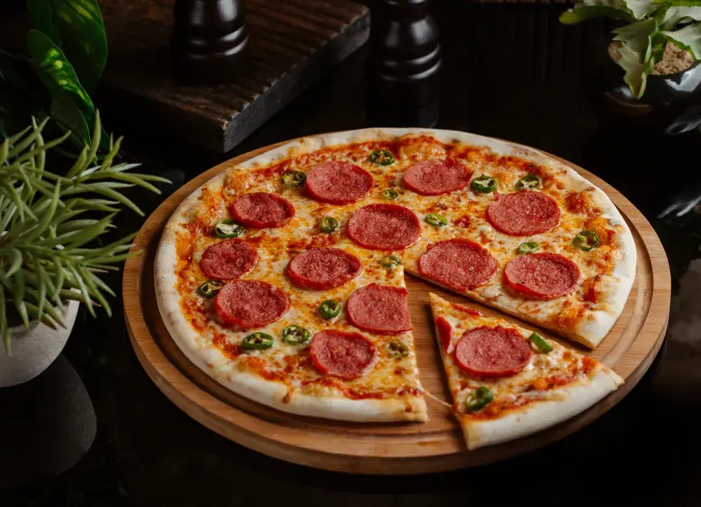 Z czym można zrobić pizzę? Odkryj nietypowe i pyszne dodatki
