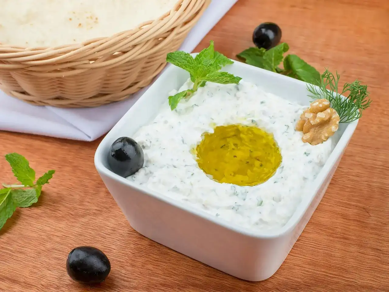 Tzatziki bez wodnistości - gęsty, świeży sos krok po kroku