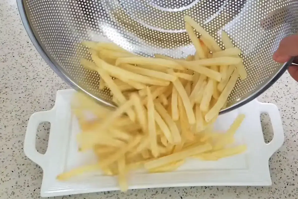 Zdjęcie Frytki jak z KFC: Prosty przepis na chrupiące i pyszne frytki