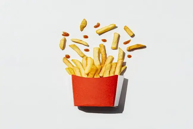Zdjęcie Ile kalorii mają duże frytki z McDonald's? Odkryj zaskakujące wartości!