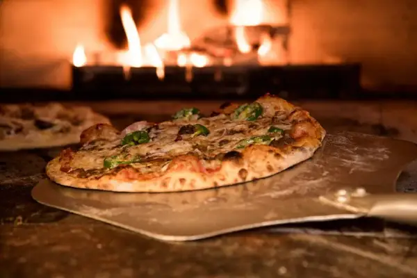 Pizza neapolitańska czym się różni od innych rodzajów pizzy?