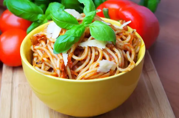Szybkie spaghetti bez mięsa – łatwy przepis na pyszne danie w 15 minut