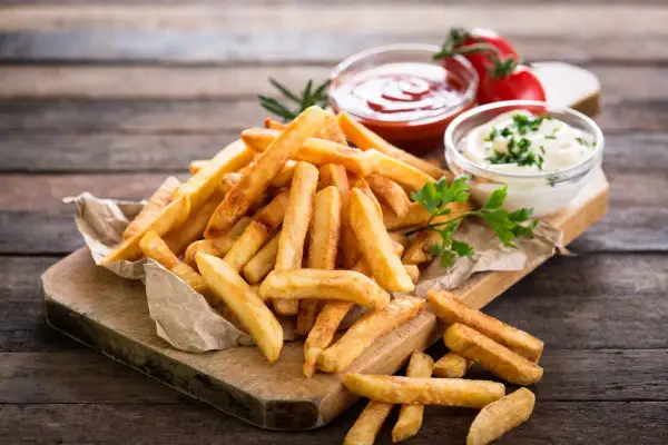 Szybkie i pyszne dodatki do frytek na szybko, które zachwycą smakoszy